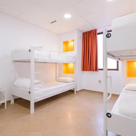 Benarraba Hostel *