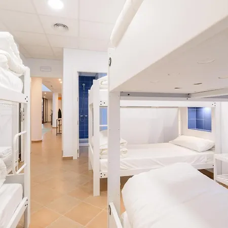 Benarraba Hostel ホステル *