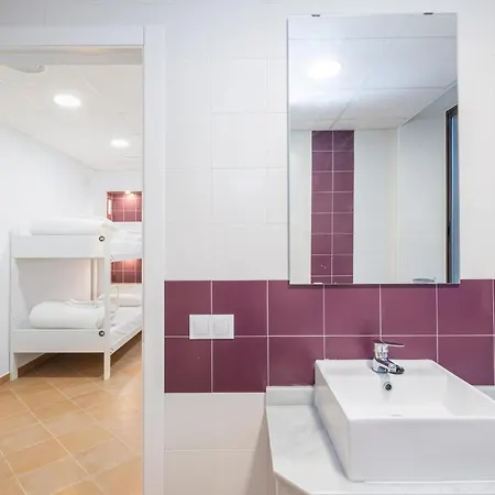 Benarraba Hostel ホステル *