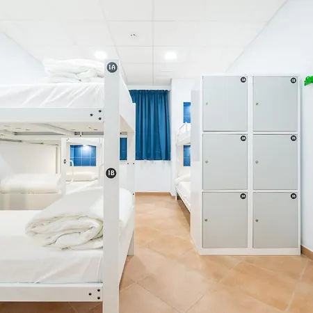 Benarraba Hostel ホステル *
