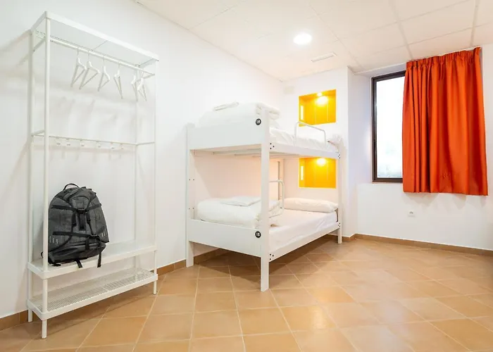 Albergue Benarrabá Hostel *