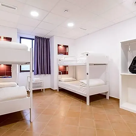Benarraba Hostel