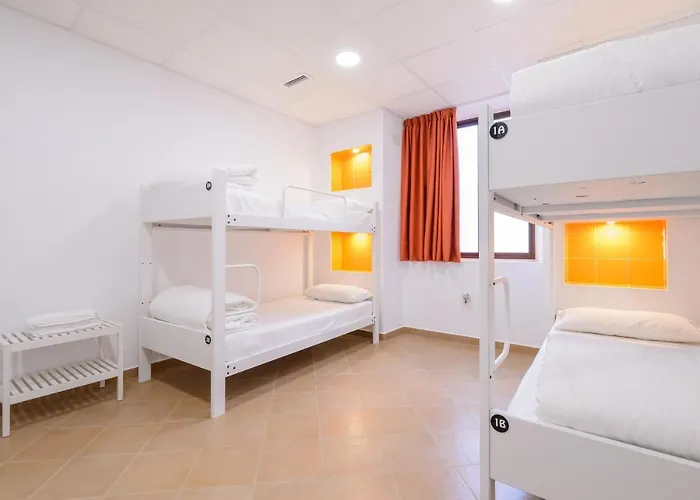 Benarraba Hostel *