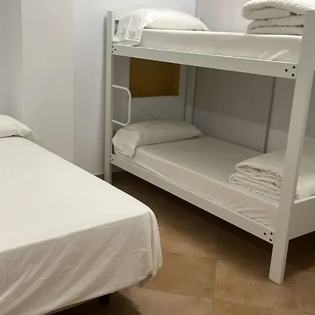 Benarraba Hostel بيت شباب *