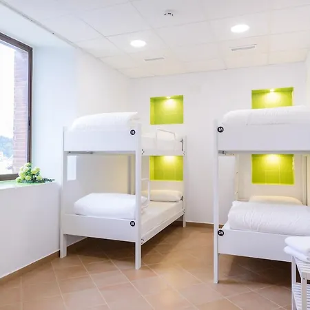 بيت شباب Benarraba Hostel