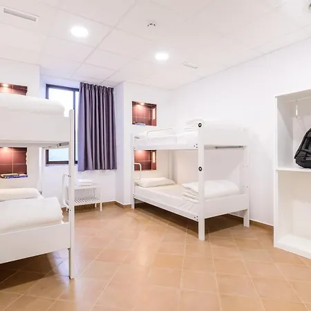 بيت شباب Benarraba Hostel *