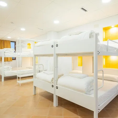 Benarraba Hostel