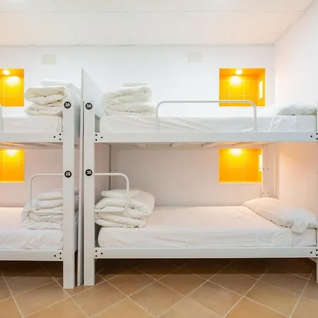 بيت شباب Benarraba Hostel