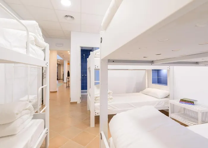 Benarraba Hostel ホステル *