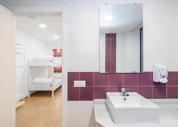 Benarraba Hostel ホステル *